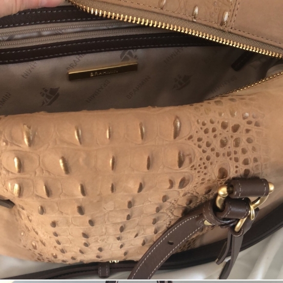 ❌SOLD❌
Authentic Brahmin suede handbag/crossbody - Picture 3 of 4